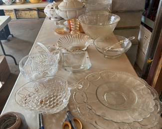 Assorted serving pieces