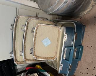 Here is the little one with a mirror......