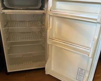 ELECTRONICS, HOUSEHOLD APPLIANCES, TVS, A LOT, AND VERY LOW PRICED.