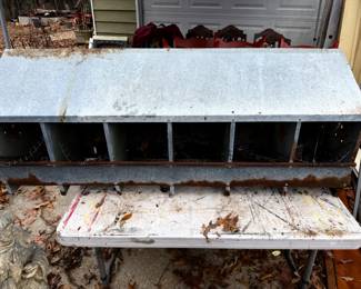 CHICKEN NESTING BOX