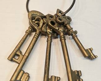Large Brass Keys On Ring 