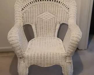 White Wicker Dresser Chair