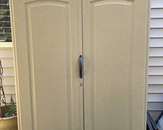 Rubbermaid Garden Shed Contents Not Included