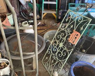 Lotttsa yard art, flowerpots and statues, glad they were brought in the garage!