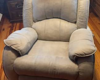 "New Bridge Sparkle & Cheer" in Aiken, SC Starts Closing Sun 12/7 at 8p.Pickup is Tue 12/9 from 2-6p. Please click here to view more photos, descriptions, and current bids: https://ctbids.com/estate-sale/40880