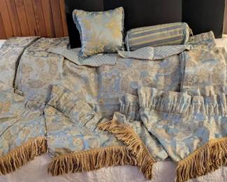 "New Bridge Sparkle & Cheer" in Aiken, SC Starts Closing Sun 12/7 at 8p.Pickup is Tue 12/9 from 2-6p. Please click here to view more photos, descriptions, and current bids: https://ctbids.com/estate-sale/40880