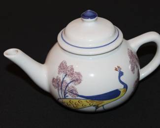 Homer Laughlin Williamsburg Chowning’s Tavern Mini Teapot