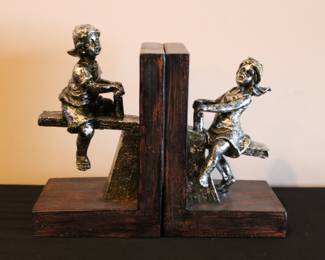 Pair of seesaw bookends