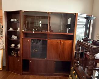 Large display cabinet