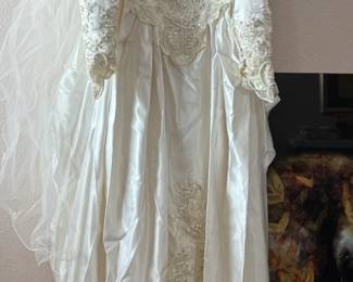 Vintage wedding dress, size 2 taken in to size 0