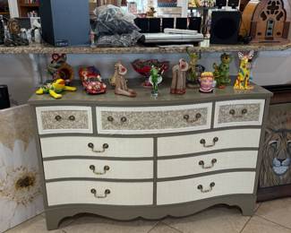 9-drawer chic dresser