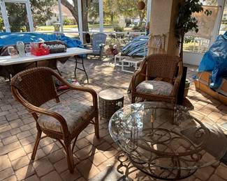 Iron base table w/glass top, 2 chairs