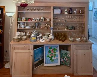 Storage cabinet w/hutch