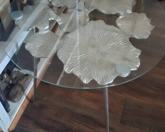 Low sidetable with golden flowers