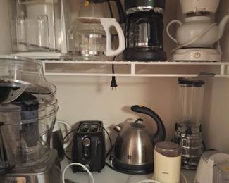 Lots of kitchen stuff