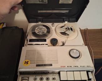 Reel to reel tape recorder