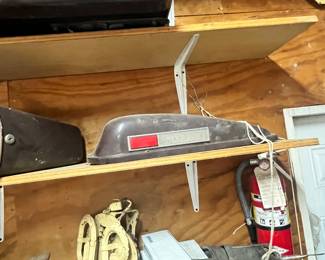 HARLEY PAIR OF HARD SADDLE BAGS & TOPS