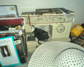 SINGER SEWING MACHINE