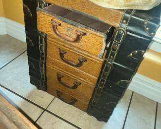 CUTE LITTLE NOVELTY CHEST