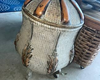 BEAUTIFUL BASKET & LID