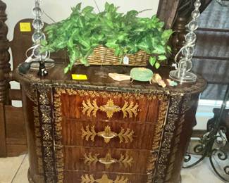 STUNNING ACCENT CHEST!