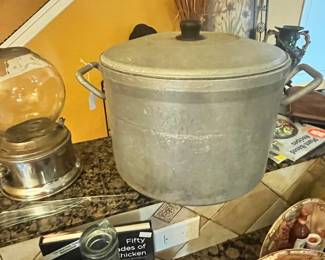 VERY LARGE ALUMINUM STOCK POT
