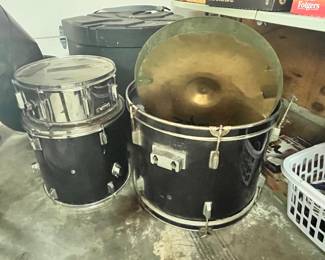 DRUM SET