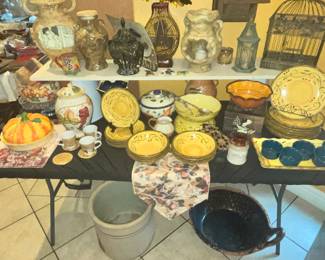 HOUSE FILLED WITH GORGEOUS DECOR - EVERY ROOM!