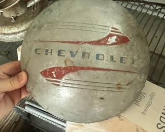 OLD CHEVY HUB CAP