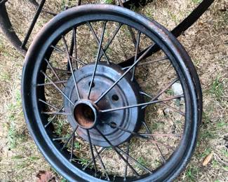 1920'S WIRE SPOKE CAR WHEEL RIM - FORD?