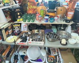 LOTS OF KITCHENWARE