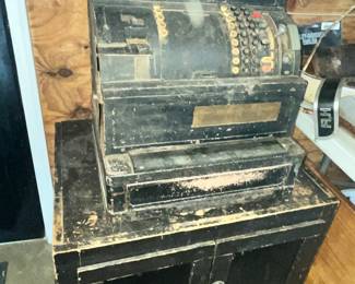 VINTAGE CASH REGISTER ORIGINALLY FROM DICK'S FOOD STORE CRESTWOOD.