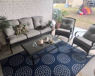 BACK PORCH - WONDERFUL PATIO SET!