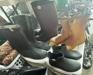 RUBBER BOOTS