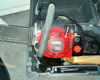 NICE CRAFTSMAN CHAINSAW & CASE