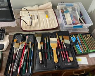 This is an amazing selection of art brushes