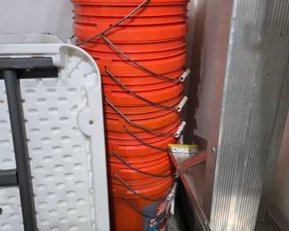 5 gallon buckets