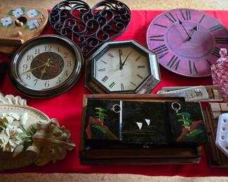Clocks & wall decor