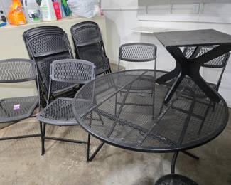 Black mesh metal table, 10 folding plastic chairs