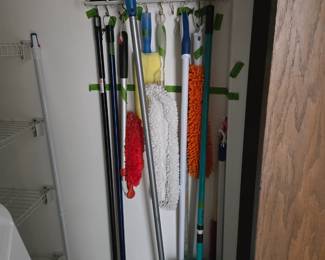 Mops & brooms