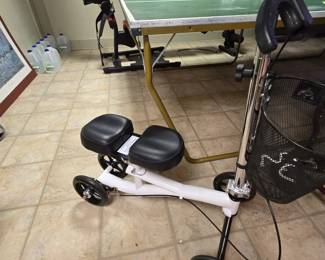 Knee scooter