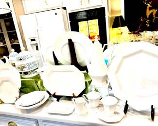 Assorted pieces of Nikko "Classic White"