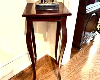 Mahogany pedestal stand