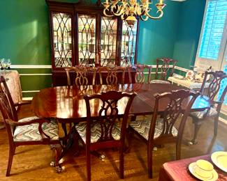 Spectacular top quality dining set