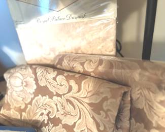 Tablecloths and matching napkins