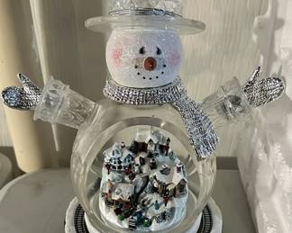 Thomas Kinkade Crystal Snowman with train