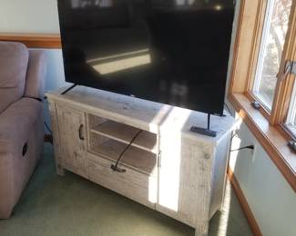 Entertainment console; onn TV