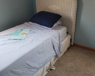 Wicker twin bed
