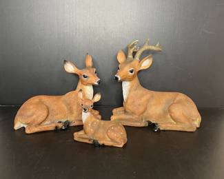 Deer figurines 