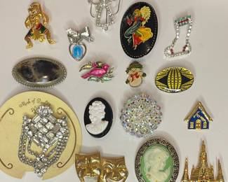 Vintage - Modern brooches & pins 